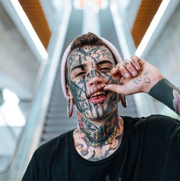 Thanh niên cải tạo cơ thể nhiều nhất thế giới, xăm mắt, xẻ đôi lưỡi và cấy silicone vào người: Đây là nghệ thuật-3