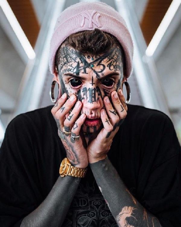 Thanh niên cải tạo cơ thể nhiều nhất thế giới, xăm mắt, xẻ đôi lưỡi và cấy silicone vào người: Đây là nghệ thuật-5