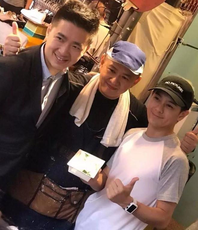 Lâm Chí Dĩnh giàu có bậc nhất, anh trai vất vả bán đồ ăn ở vỉa hè-2