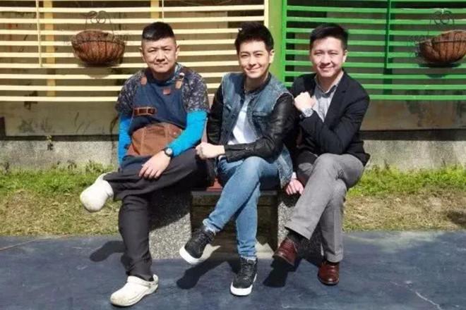 Lâm Chí Dĩnh giàu có bậc nhất, anh trai vất vả bán đồ ăn ở vỉa hè-3