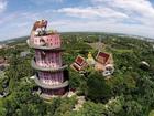 Tượng rồng khổng lồ cuốn quanh đền 17 tầng ở Thái Lan