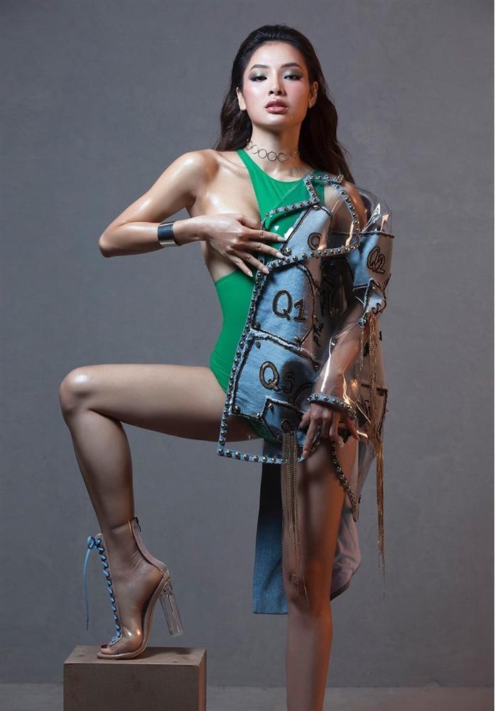 Phương Trinh Jolie dở khóc dở cười đáp trả khi bị mắng bạo dâm vì lấy tay che ngực trần-4