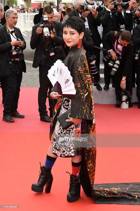 Mặc hở bạo, diễn trò lố - nghệ sĩ Trung Quốc đang biến Cannes thành cái chợ-2