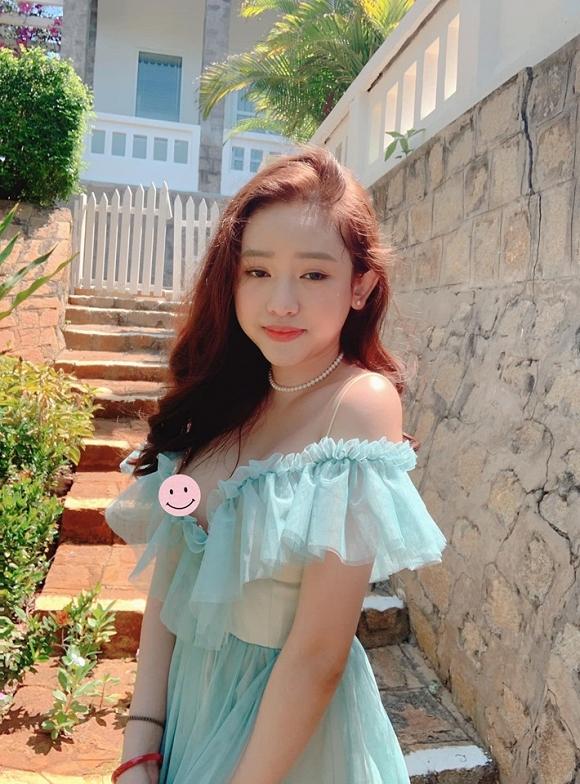 Còn ai bất chấp hơn Thúy Vi, biết bản thân lộ nhũ hoa nhưng vẫn vô tư khoe trước bàn dân thiên hạ-3