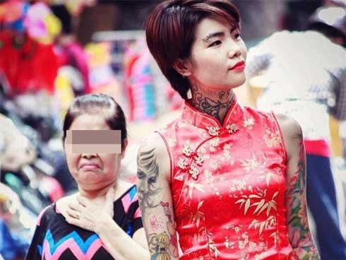 Gái xinh xăm mình dày đặc khiến các chàng trai cũng phải thốt lên: Cá tính hay đua đòi đây?-4