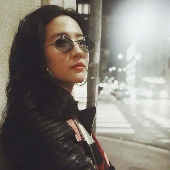 Thần tiên tỷ tỷ Lưu Diệc Phi lên đồ trẻ trung, năng động nhưng làn da trắng sáng của cô mới là điểm đáng chú ý-7