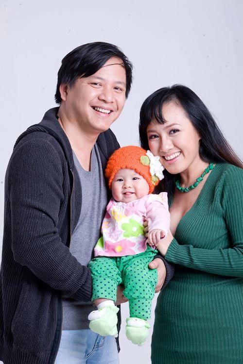 Chuyện ít người biết về ông xã giỏi giang, yêu chiều vợ hết mực của MC đình đám trên sóng Thời sự 19h-3