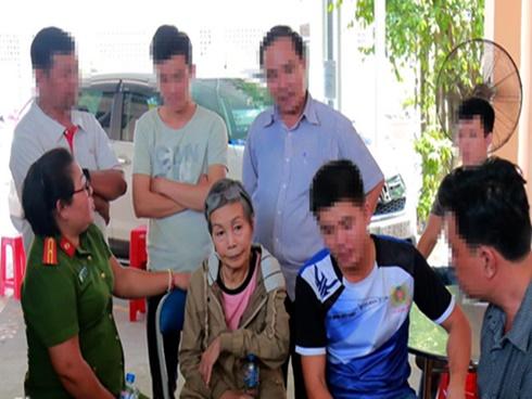 Lắp camera theo dõi bất ngờ phát hiện hàng xóm mang chai nước lạ vào nhà, kiểm tra giếng thấy nước đổi màu-3