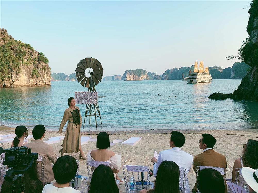 Dàn mẫu Việt đồng loạt tố bị BTC Fashion Voyage cho ăn cơm tù, đi tàu chợ khi diễn show trong cái nóng hơn 40 độ C-9