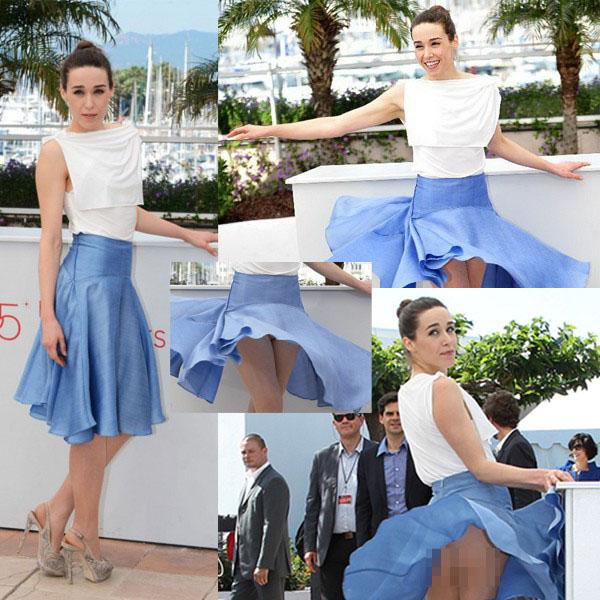 Hàng loạt người đẹp xấu hổ vì sự cố tụt váy, lộ nội y nơi đông người-11