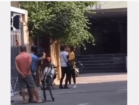 Về Nhà Đi Con lộ clip Ánh Dương đá vào chỗ hiểm của Vũ-3