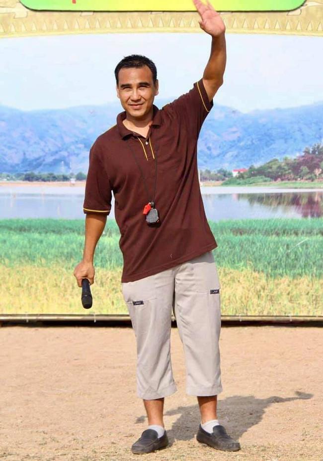 Bị chỉ trích tham tiền hám danh, MC Quyền Linh nghẹn ngào livestream tiết lộ ý định giải nghệ cuối năm nay-2