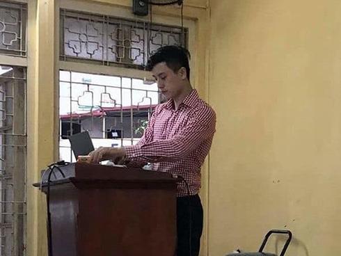 Ảnh chụp lén thầy giáo 9X hút nghìn like, thế nhưng lại làm nhiều nữ sinh tan nát con tim