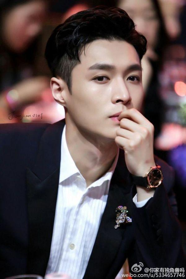 Địch Lệ Nhiệt Ba ném bóng vào lưng Trương Nghệ Hưng gây tranh cãi: Là cắt ghép của show hay chiêu trò cố tình sao tác?-3