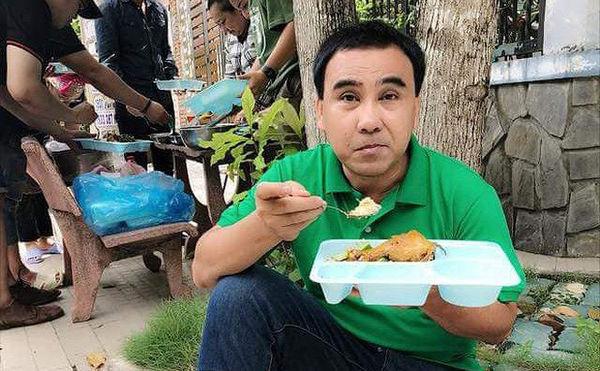 Quyền Linh - Cát Tường: Tranh thủ bán hàng online kiếm thêm thu nhập sau những phút giây rực rỡ trên sân khấu-4