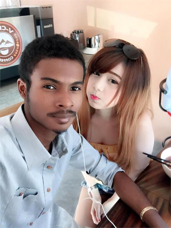 4 năm sau ngày cưới cặp chồng cú vợ tiên nổi tiếng đã có con, nhìn cận mặt ai cũng sốc-1