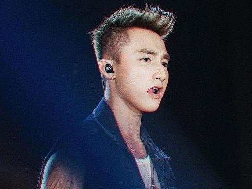 Thấy Sếp's bị mắng vì hay viết status bằng tiếng Anh, tập đoàn Sky's Sơn Tùng MTP đồng loạt 'dằn mặt' anti-fan khiến ai nấy hết vía