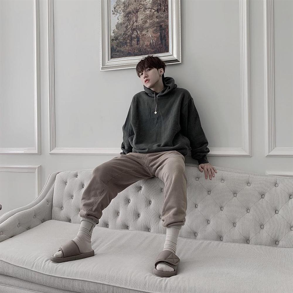 Thấy Sếps bị mắng vì hay viết status bằng tiếng Anh, tập đoàn Skys Sơn Tùng MTP đồng loạt dằn mặt anti-fan khiến ai nấy hết vía-2