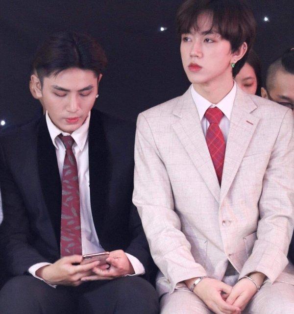 Đang im hơi lặng tiếng, hình ảnh chị gái phấn son dầy cộp của nhóm nhạc nam tai tiếng nhất Vpop bỗng náo loạn mạng xã hội-2