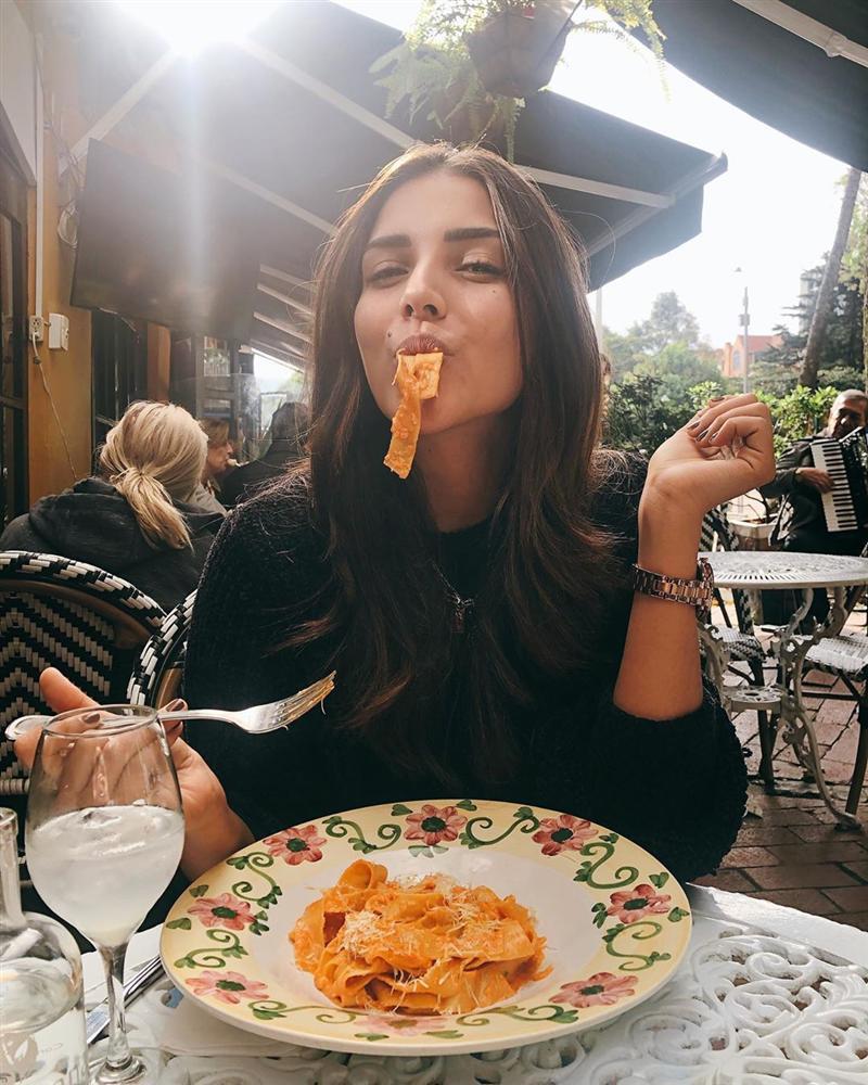 Bản tin Hoa hậu Hoàn vũ 20/5: Phạm Hương dù cố gắng trát cả cân phấn vẫn không bì nổi mặt mộc mỹ nữ Ukraina-9