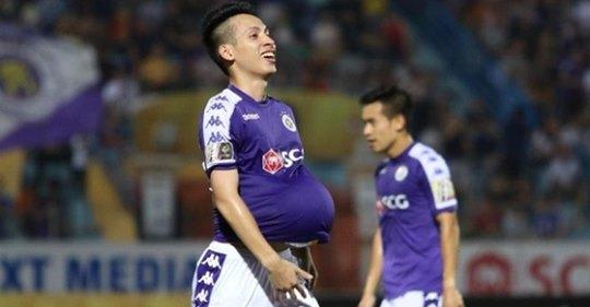 Ăn mừng chiến thắng đúng chuẩn cầu thủ, trai đẹp tuyển Việt Nam ngầm thông báo đã lên chức bố-1