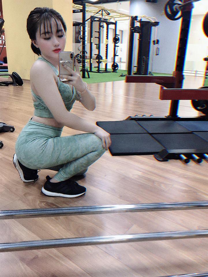 Vóc dáng nóng bỏng của Hà Phương - cô cháu gái xinh đẹp của streamer Quang Cuốn-7