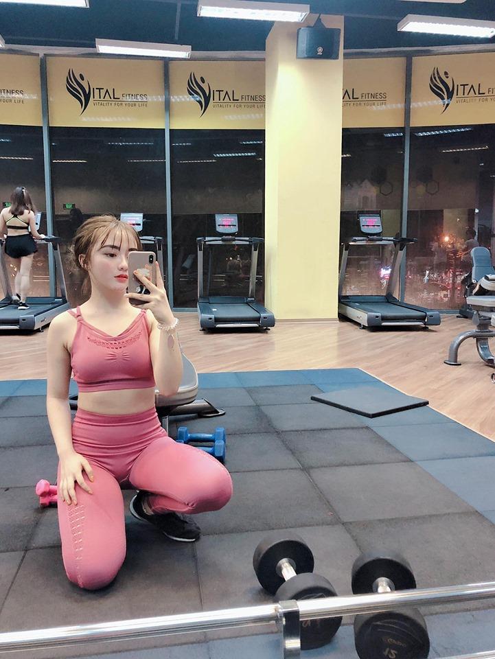 Vóc dáng nóng bỏng của Hà Phương - cô cháu gái xinh đẹp của streamer Quang Cuốn-10