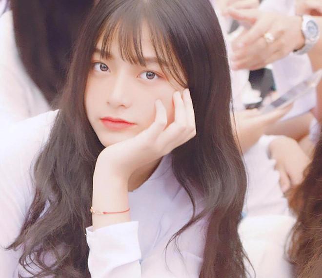 Loạt hotgirl sinh năm 2001 đang ôn tập cho kỳ thi THPT quốc gia-3