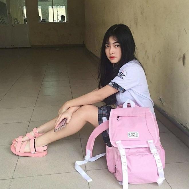 Loạt hotgirl sinh năm 2001 đang ôn tập cho kỳ thi THPT quốc gia-6