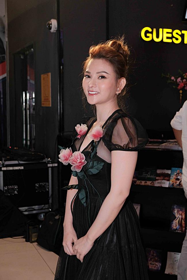 Hậu phẫu thuật thẩm mỹ, Thu Thủy để lộ khuôn mặt biến dạng với chiếc cằm ngày càng đáng sợ-3