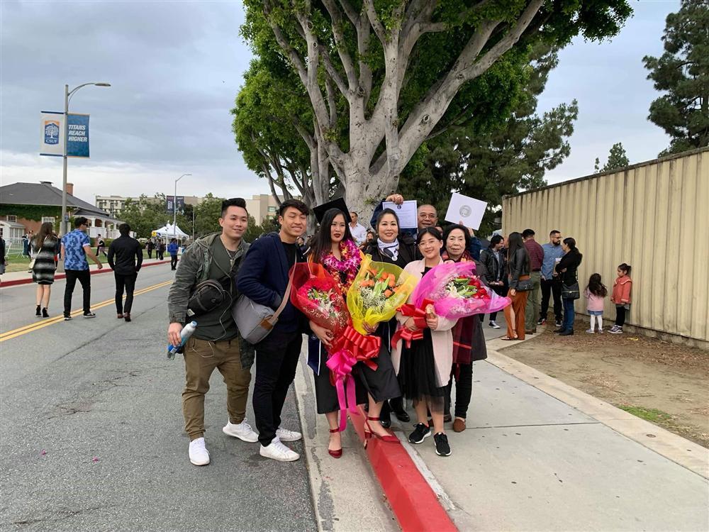 Vừa khoe con trai học hành giỏi giang, nghệ sĩ Hồng Vân lại tự hào khi gái cả tốt nghiệp ĐH danh tiếng ở Mỹ-1