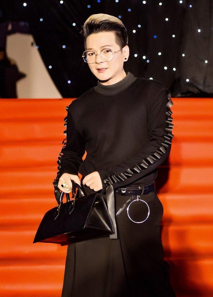 Bênh vực chiếc váy tàng hình của Ngọc Trinh, NSƯT Chiều Xuân - ca sĩ Vũ Hà bị nhận đá tảng chỉ vì bình luận ngược chiều số đông-4