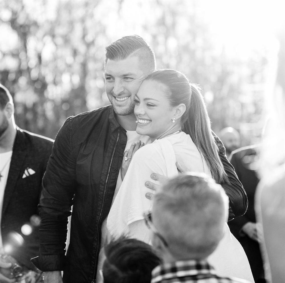 Bản tin Hoa hậu Hoàn vũ 21/5: Đại mỹ nữ khét tiếng sexy cũng vái cả nón khi nhìn chiếc váy của Ngọc Trinh tại Cannes-7