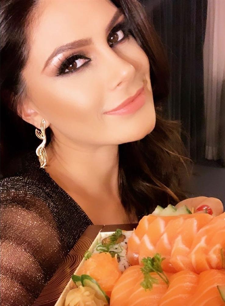 Bản tin Hoa hậu Hoàn vũ 21/5: Đại mỹ nữ khét tiếng sexy cũng vái cả nón khi nhìn chiếc váy của Ngọc Trinh tại Cannes-9