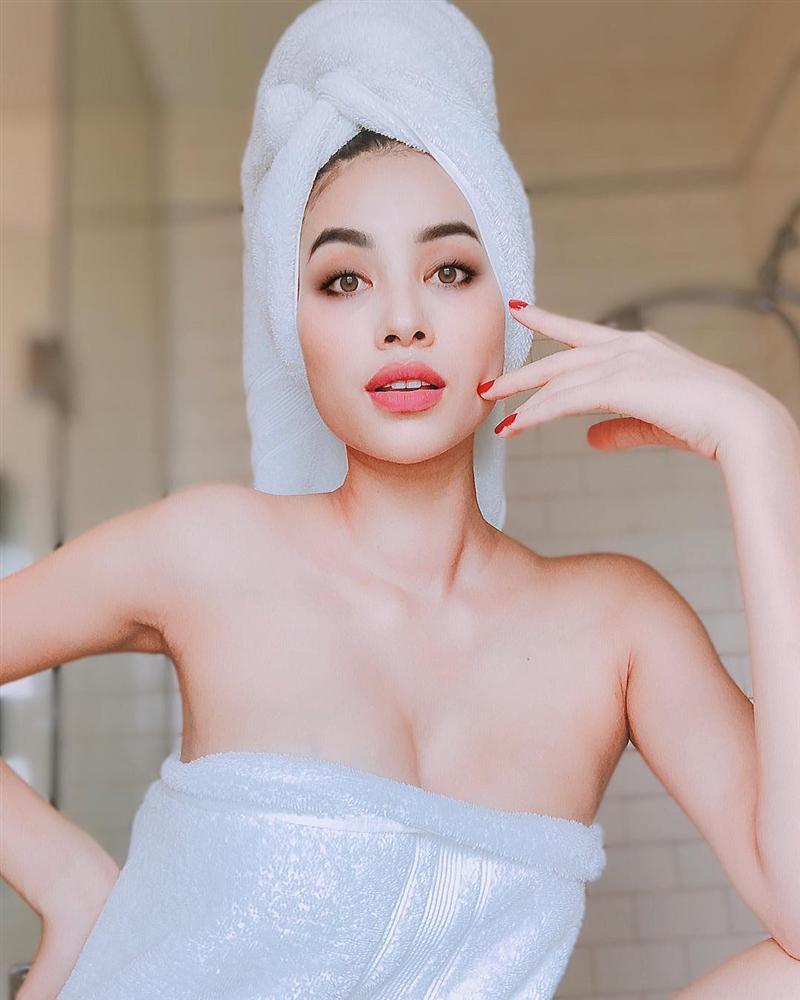 Từ khi vướng tin đồn sang Mỹ sinh con, Phạm Hương chăm chỉ khoe 2 bộ phận cực phẩm nhất trên cơ thể-10