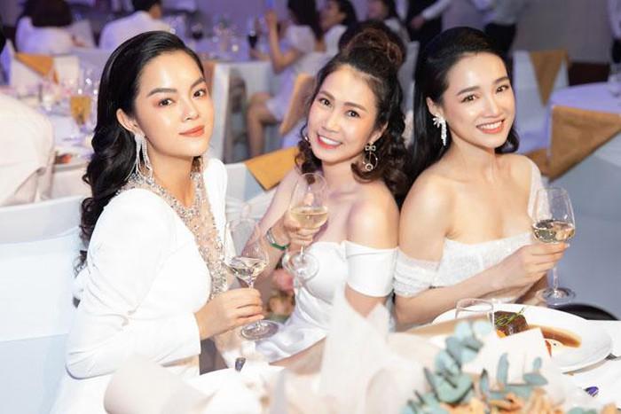 Sinh nhật Nhã Phương mà Phạm Quỳnh Anh đẹp lấn át cả nhân vật chính lẫn toàn bộ khách mời-4