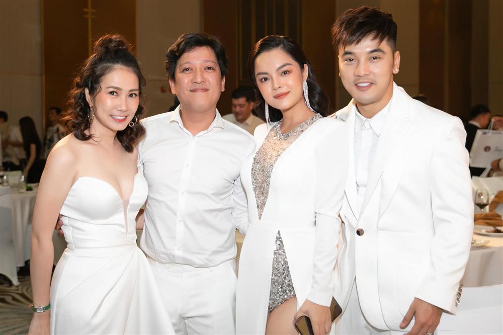 Sinh nhật Nhã Phương mà Phạm Quỳnh Anh đẹp lấn át cả nhân vật chính lẫn toàn bộ khách mời-6