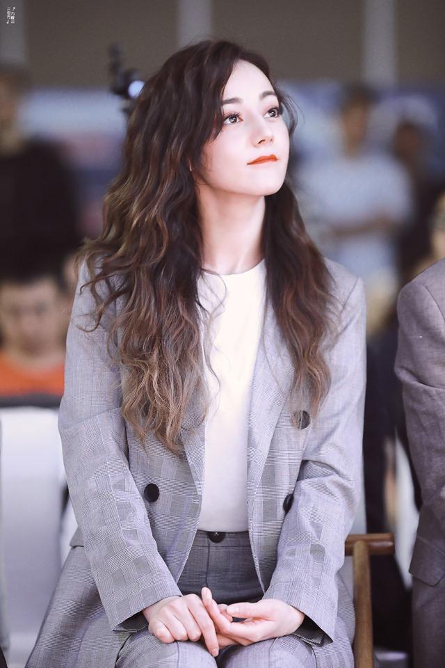 Mỹ nhân nào cắt tóc tém cũng được khen đẹp, nhưng riêng Địch Lệ Nhiệt Ba thì không!-6