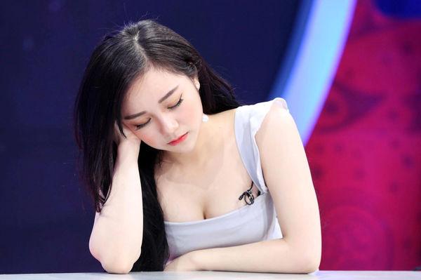 Cuộc sống đậm chất rich kid sang chảnh của hotgirl ngủ gật sắp nối gót Chi Pu đi hát-2