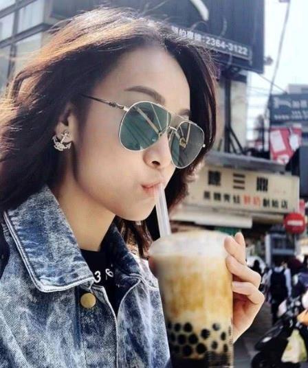 Á hậu Hong Kong khoe ảnh vui vẻ ở Mỹ sau clip ngoại tình trên taxi-1