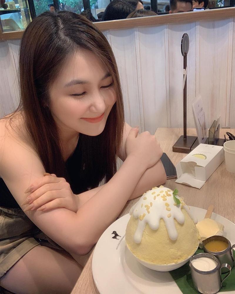 Hương Tràm lại vướng nghi án tu sửa nhan sắc trước khi sang Mỹ du học-4