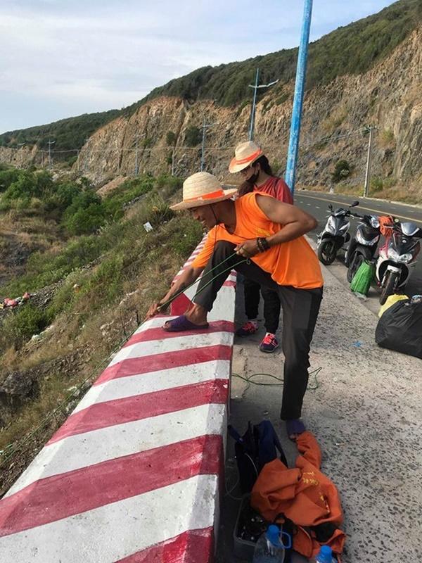 Nhóm phượt thủ gây tranh cãi khi đu dây nhặt rác ở Nha Trang-3