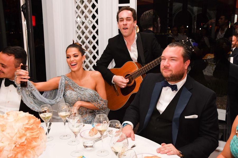 Ngắm đầm xuyên thấu đẹp mê hồn của Hoa hậu Hoàn vũ tại Cannes, lại phải nể sự táo bạo bất chấp của Ngọc Trinh-8