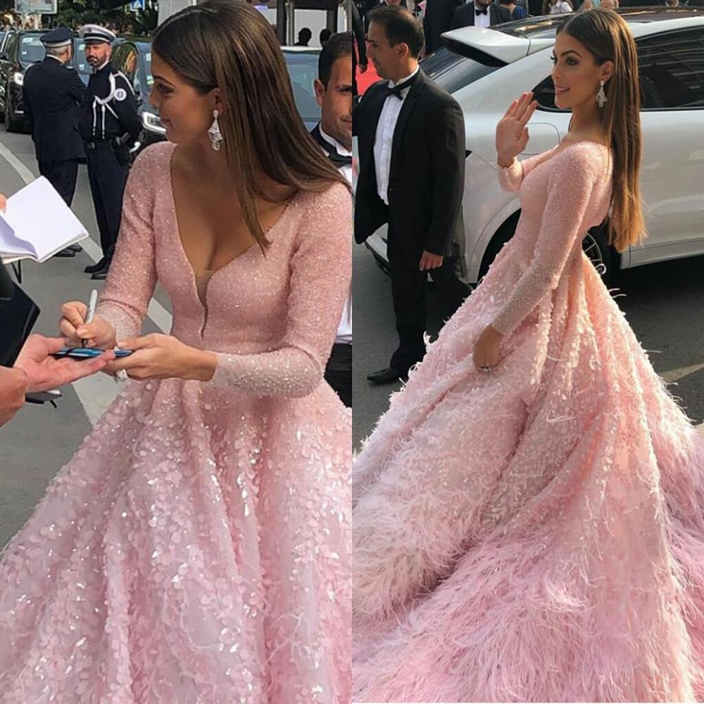ĐẲNG CẤP LÀ ĐÂY: Hoa hậu Hoàn vũ diện đầm công chúa sáng rực trên thảm đỏ Cannes-6