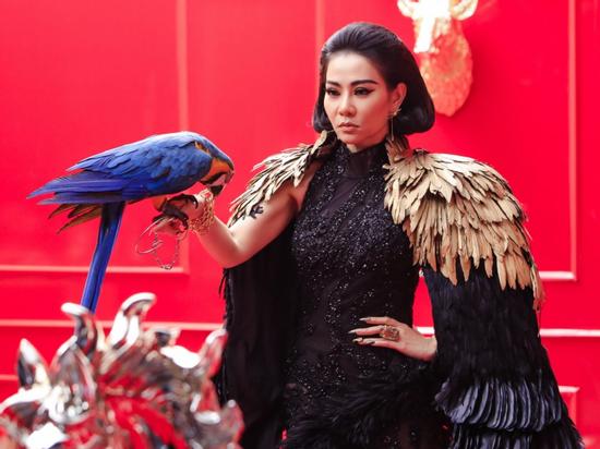 Thu Minh bị đá xoáy scandal nợ tiền dù mới chỉ nhá hàng 'đứa con mới' mang tên 'I am Diva'