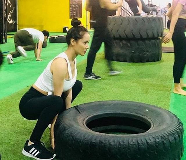 Nhã Phương lộ đôi chân gầy không có chút sức sống trong bức ảnh chụp cùng mẹ và em gái-5