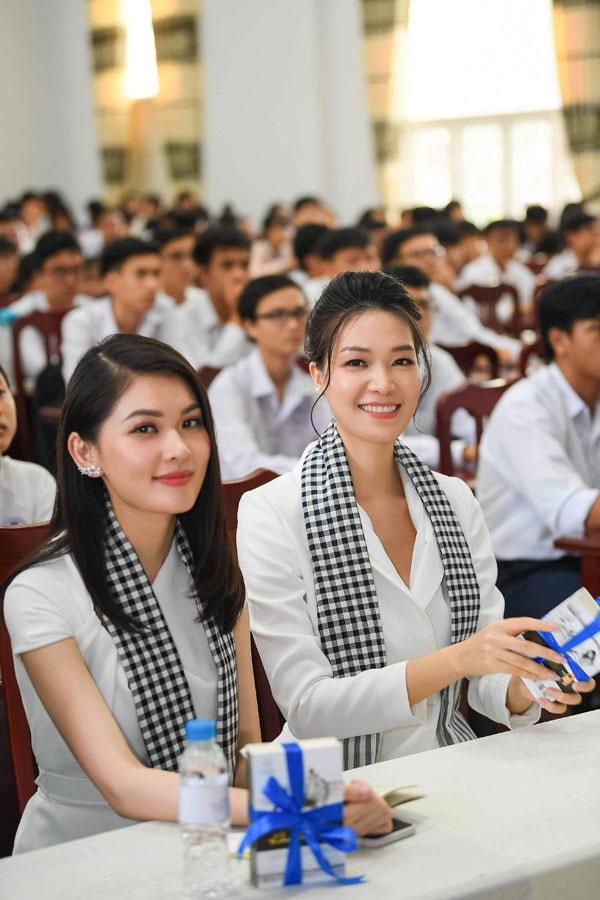 Hoa hậu Thùy Dung: Tặng sách để khơi khát vọng, xây chí hướng-1