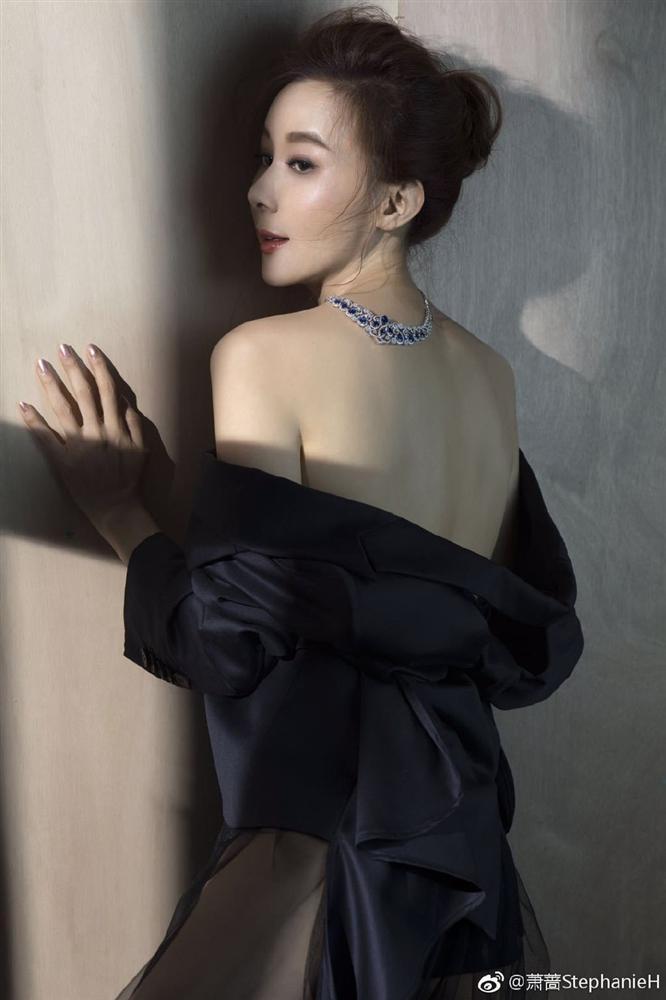 Đệ nhất mỹ nhân xứ Đài khoe thân hình xuất sắc dù đã 51 tuổi-12