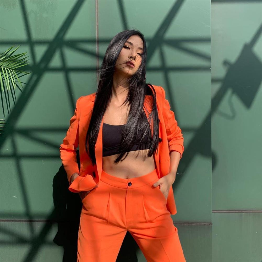 Bản tin Hoa hậu Hoàn vũ 23/5: Hoàng Thùy lên đồ xuất sắc, bất ngờ chặt đẹp đối thủ người Mỹ-1