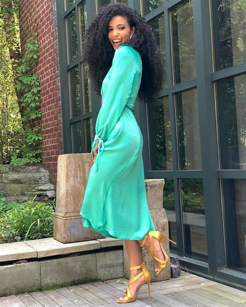 Bản tin Hoa hậu Hoàn vũ 23/5: Hoàng Thùy lên đồ xuất sắc, bất ngờ chặt đẹp đối thủ người Mỹ-2